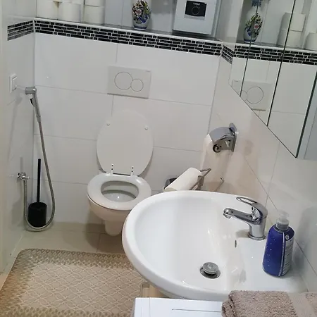 Apartment In Naehe Messe Flughafen Dusseldorf